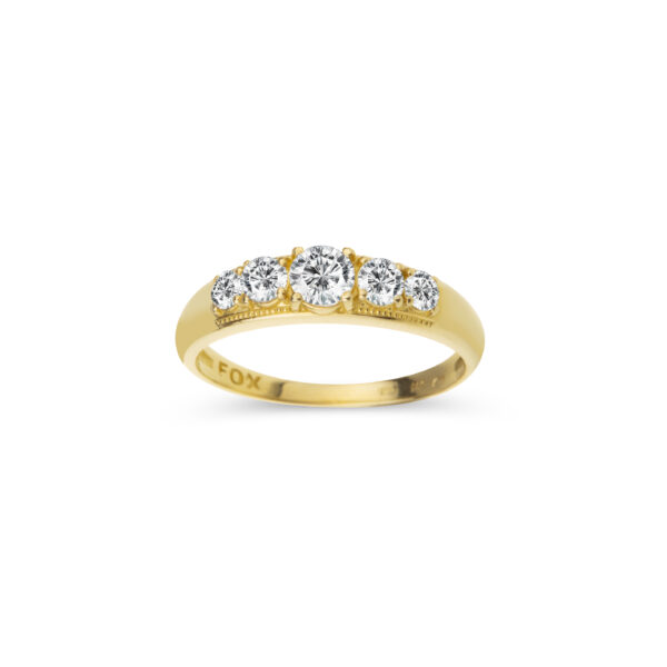 Zásnubní prsten značky FOX® 2 ze žlutého zlata, který je osazený celkem pěti diamanty briliantového brusu. shora