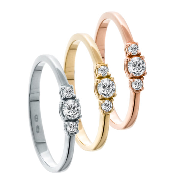 Zásnubní prsten značky FOX® 1 z bílého zlata, osazený celkem třemi diamanty briliantového brusu. tři