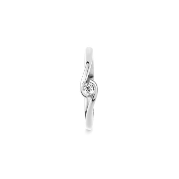 Zásnubní prsten značky FOX® 3 z bílého zlata, který je osazený jedním centrálním diamantem briliantového brusu. zepředu